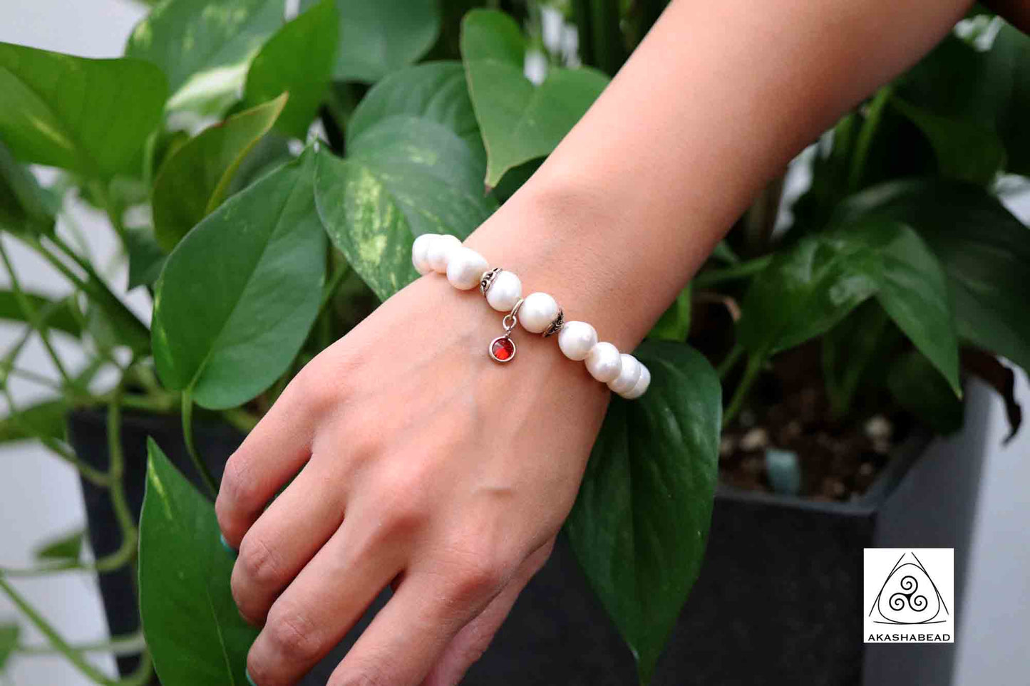 Stylish freshwater Cultured white Pearl bracelet with ear-rings and Sterling silver 925 spacer