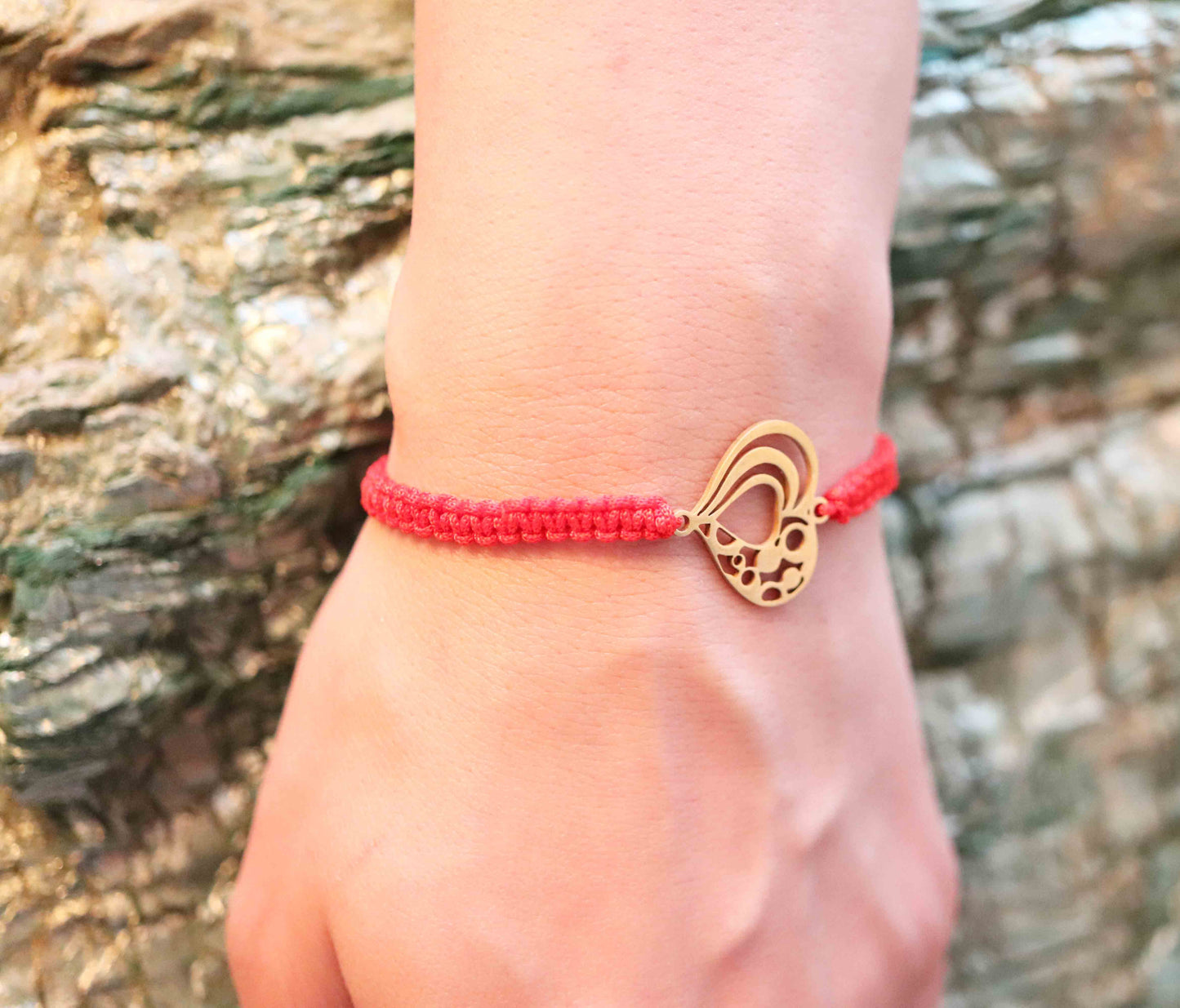 Stylish Red adjustable Braided Bracelet with Gorgeous Heart Gold color